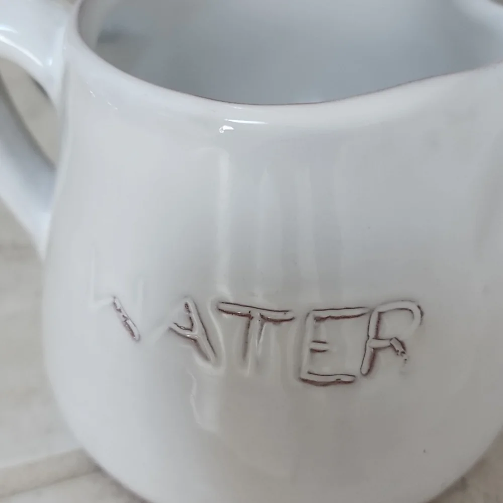 💧POTTERY BARN Ceramic Water Pitcher💧